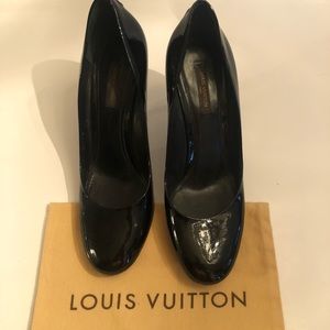 LV black patent pumps